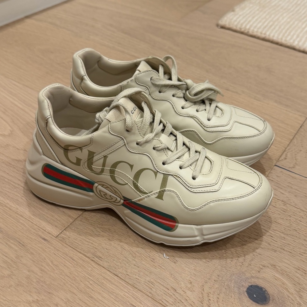 Gucci Rhyton sneaker with Gucci logo